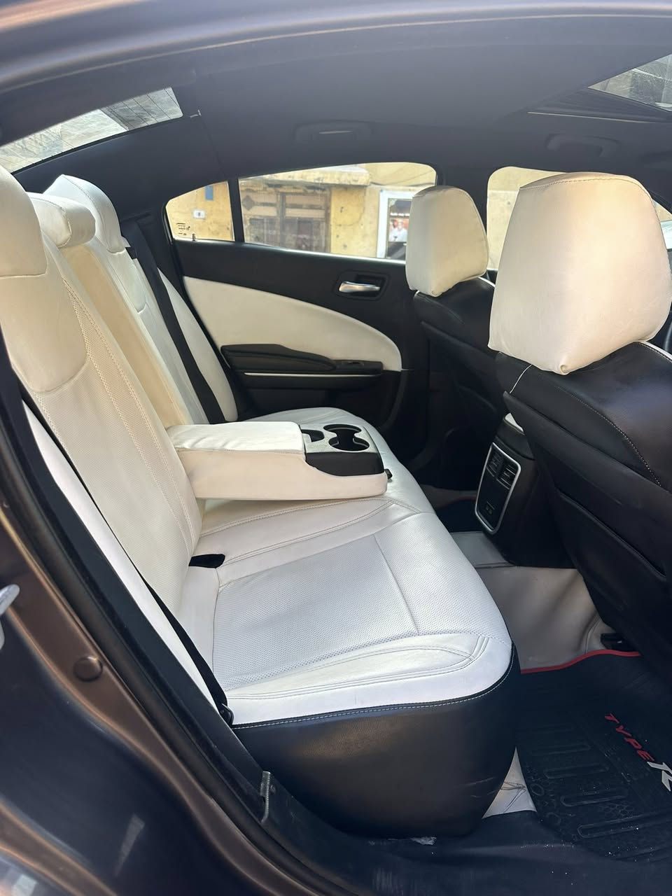 السلام عليكم 
جارجر 16 اصل خليجي رقم مثنى ابسمي 
فول مواصفات للاخير 
السياره مكفوله من الصبغ 
بيها فقط بارد 
وبيها فتح بس بدون تبديل 
السياره جاهزه من كلشي مابيها اي نقص
بيع او مراوس بتكسي جارجر اوباما فقط
السعر 195 بيها مجال بسيط 
للتصال *********** 
وتساب ***********
