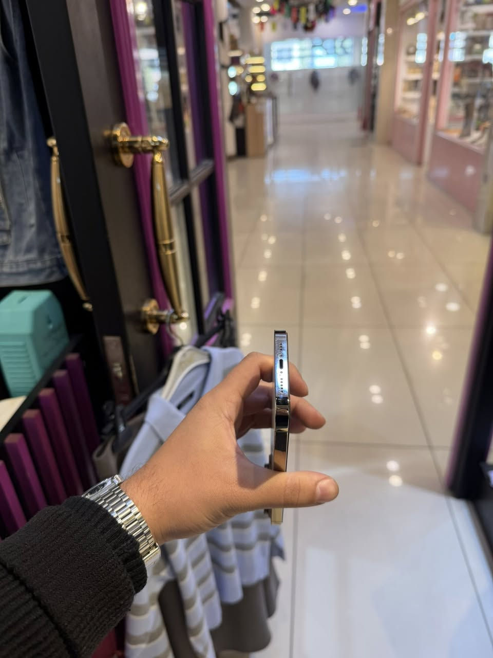 ايفون ١٤ برو
ذاكره ٢٥٦
بطاريه ٨٣
دبل 
مبدل شاشه تفصيخ فقط 
سعره ٦٧٥
***********
