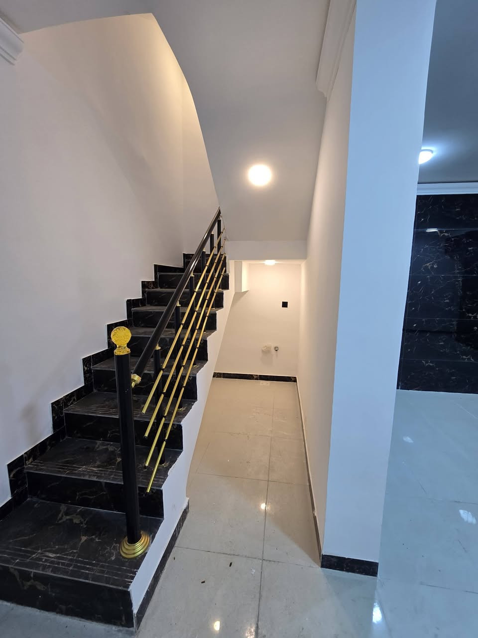 دار للبيع 100 متر بناء حديث درجه اولى 2026
الواجهه 5 , النزال 20  مدخلين 
يحتوي على 4 غرف وحمام 2
موقع مميز حي الجهاد المخابرات
للاستفسار اكثر الاتصال متوفر واتساب
***********  ,  ***********
