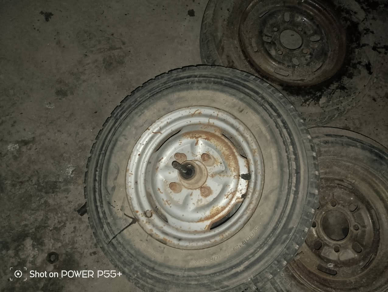 سلام عليكم مكينه وتايرات وكسن البيع الرقم ***********
