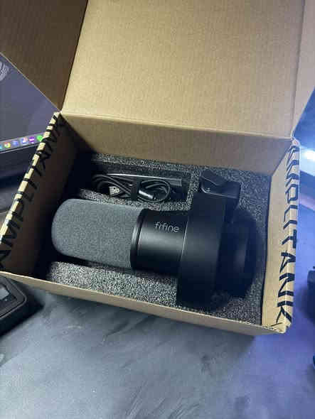 السلام عليكم شباب مايك للبيع سعره ٥٠ الف 
مكاني بغداد حي الجهاد
رقمي ***********
