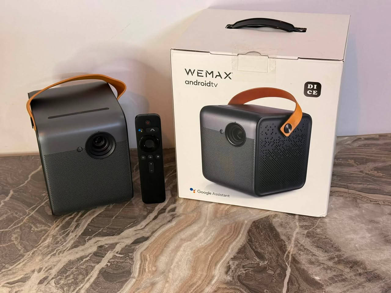 احصل الان على أفضل داتا شو شحن بسعر جداً مناسب
من شركة Wemax العالمية 

موديل Wemax Dice 

بمواصفات عالية :

Smart android 9

نضام google TV

700 ANSI Lumen

تدعم اللغة العربية 

ريمونت ذكي يدعم الاوامر الصوتيه 

دقه 1080 يدعم 4k يوتيوب 4k

 بطارية مدمجه بسعه 16000 ملي امب 

شحن يصل من ساعتين الى ساعتين و نص 

صوت ستيريو محيطي بقدره 10 واط 

صورة بحجم 40 الى 200 انج

فوكس تلقائي 

اخوان باقي قطع قليله للحجز مراسله الصفحة او واتساب 

***********
