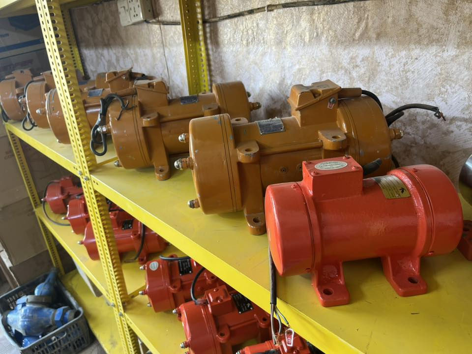 السلام عليكم 
يعلن محلات المستقبل عن توفير جميع هزازات سنكل و الثري فيز / هزاز بم 
ضمان نحاس ميه بالميه وجوده التصنيع منشأ تركي / صيني 
عنوان باب الشيخ مقابل المركز 
للاستفسار ***********-*********** 
او على واتساب ***********-***********
