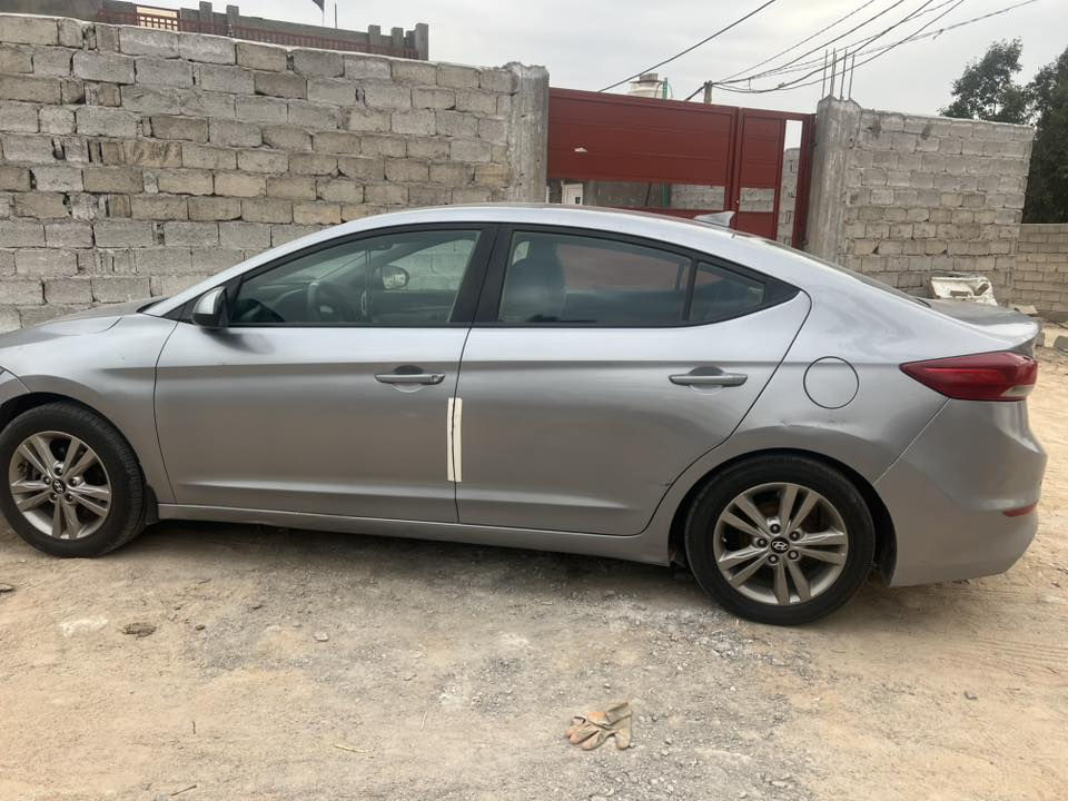 النترا 17 للبيع سنويه لل 29 رقم بغداد راعيه بكربلاء ومكانه كربلاء حادثه بامريكا موضح بالصور وبيه صبغ بالبيان 3 بسبب الجراد السياره ليبل واحد عدا البنيد مبدل كير ومكينه وحداديه خير من الله ابيع مصبوغه حزام 
السعر 115 وبيه مجال 
***********
