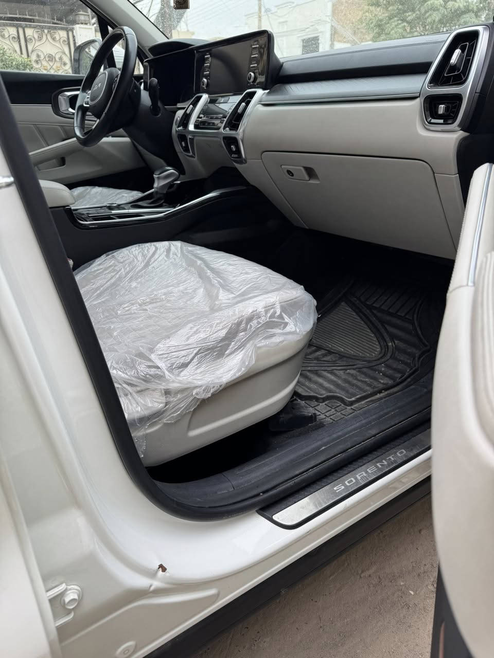 سورنتو 2022 خليجيه مكفوله
4 سلندر محرك 2500 Mpi 
ضمان الشركة الدوليه العراقية 
رقم بغداد بأسمي
7 راكب 3 قطع تبريد
عنواني بغداد الكرخ 
السعر 250 
***********
