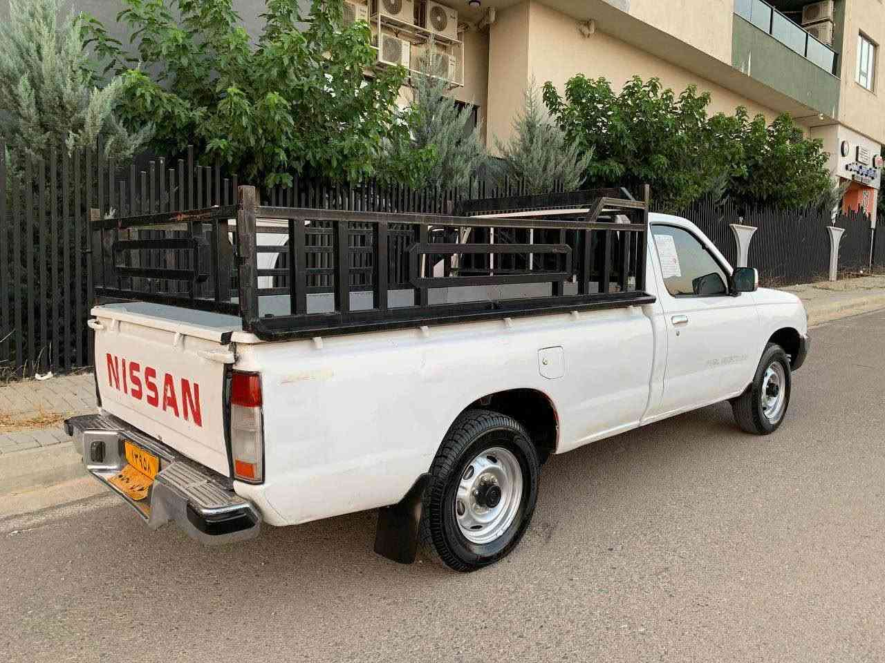 نیسان بیکاب
مۆدیل ٢٠٠٢ 
***********
تەبردید
باوەر نیە
دەعمی نیە ٣بۆ ٤ بەلەی بۆیاخ 
تایەی تازە
بئ تەقەو رەقە
گیرومەکینە و ئەکسلی بەشەرت
سەیارەکە مالی کەسابەتە زۆر بئ مەسرەفە
سەنەوی بەسەر جوە
تەحویل وبراوە خرامە بەشەرت
(٧٩)گەلاو کەمیک مەعامەلە موشتەریت تیل بکە جوابی جات وکۆمینیت نادەمەوە لەگەل ریزدا
*********** السليمانية, العراق
