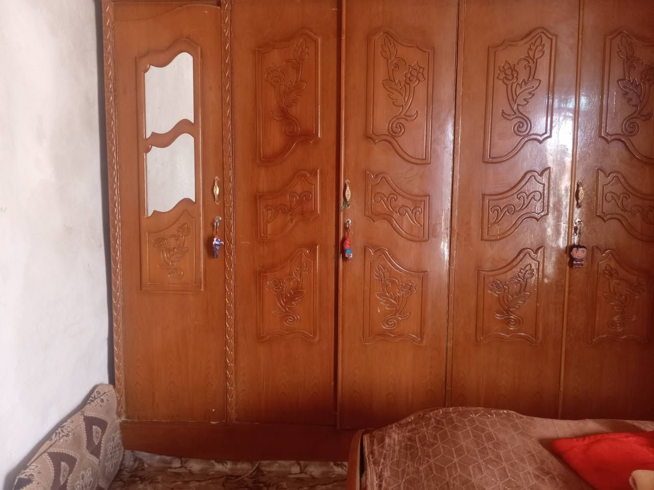 غرفه عراقيه مستخدمه مكان البصره خور الزبير السعر ٦٥٠ رقم الهاتف***********
