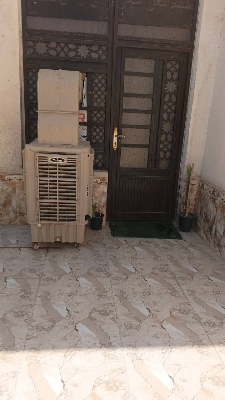 السلام عليكم
بيت للبيع  او مراوس ابيت بالفضليه فقط  مساحه 210  ثلاث غرف مطبخ صاله ديوانيه مغاسل داخليه وخارجية ستاره عاليه وترك داير البيت ساحه بالبيت جاهز للسكن السعر 38 وبيه مجال للشراي 
الفضليه شارع طاقة الكهرباء القديمه 
 تفاصيل اكثر واتساب.***********
