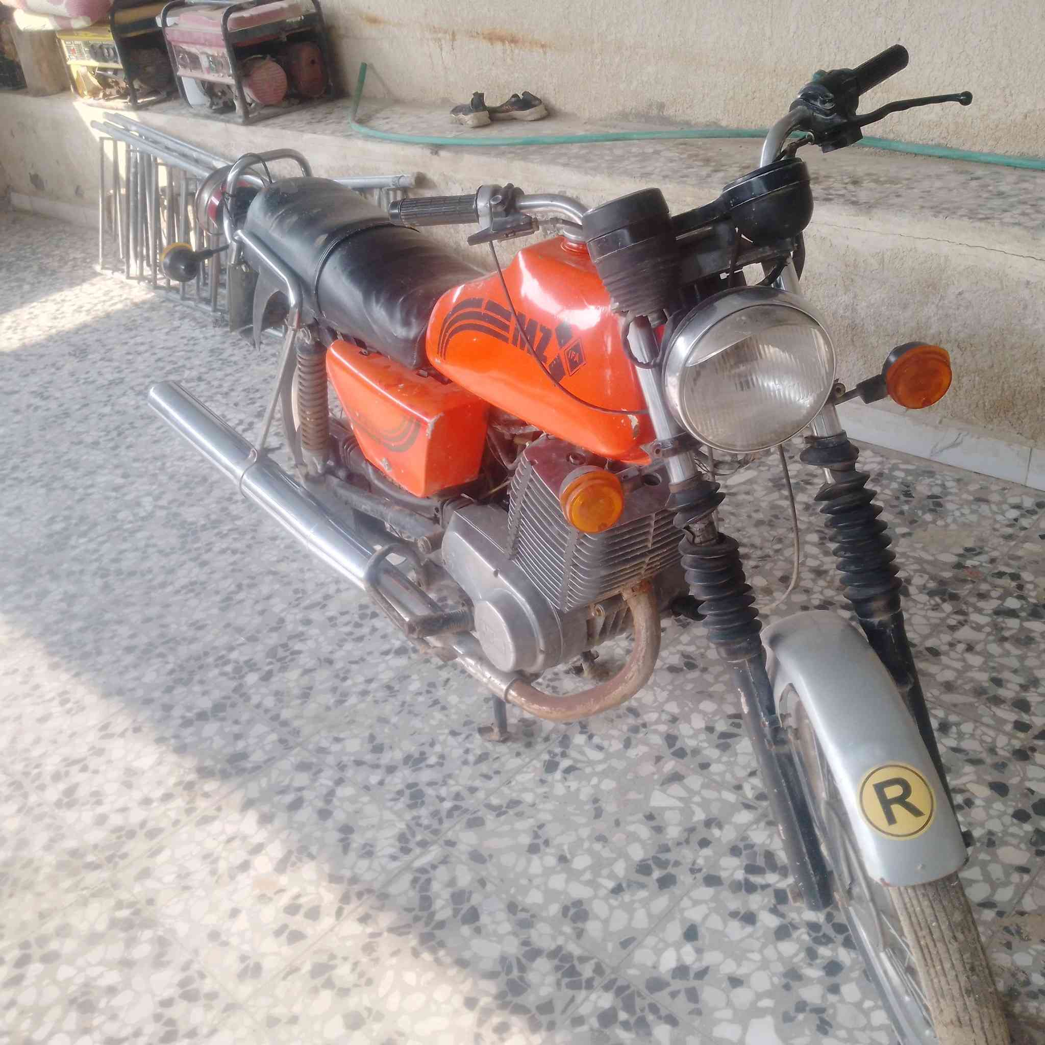 السلام عليكم دراجة امزة 82 للبيع او مراوس بستوته نضيفة واطي فرق مكاني الرميثة قرب الري *********** دراجة مكفولة من السرقة
