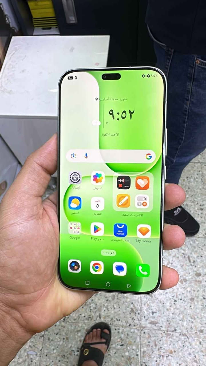 جهاز هونر 400لايت نضيف ااخو الجديد السعر 375بي مجال بضبط مكاني السيديه 

📱 الشاشة
AMOLED
الحجم: 6.7 بوصة
الدقة: 2412 × 1080 (FHD+)
معدل التحديث: 120Hz
السطوع: حتى 3500 شمعة (Peak)
⚙️ المعالج
MediaTek Dimensity 7025 Ultra (بدقة 6 نانومتر)
ثماني النواة
معالج الرسوميات: IMG BXM-8-256
يدعم شبكات 5G. �
Vodafone Device Guides +١
💾 الذاكرة
RAM: 8 أو 12 جيجابايت
التخزين: 256 جيجابايت
لا يدعم بطاقة ذاكرة خارجية. �
Vodafone Device Guides +١
📸 الكاميرات
الخلفية:
108MP رئيسية
5MP واسعة جداً/مساعدة
الأمامية:
16MP
تصوير الفيديو:
حتى 1080p بمعدل 30 إطار/ثانية. �
Vodafone Device Guides +١
🔋 البطارية
5230mAh
شحن سريع 35 واط
📡 الاتصالات
5G
Wi-Fi مزدوج النطاق
Bluetooth 5.3
NFC (حسب المنطقة)
USB Type-C
شريحتا Nano SIM مع دعم eSIM في بعض النسخ. �
Vodafone Device Guides +١
🔒 المزايا
بصمة مدمجة داخل الشاشة.
فتح القفل بالوجه.
مقاومة للماء والغبار بمعيار IP65.
نظام Android 15 مع واجهة MagicOS 9. �
Vodafone Device Guides +١
🎮 أداء الألعاب
يشغل PUBG Mobile وCall of Duty Mobile بسلاسة على إعدادات متوسطة إلى مرتفعة. بغداد, العراق


**إذا كنت صاحب هذا الإعلان وتريد حذفه لأي سبب، رجاءا أرسل رسالة إلى الدعم الفني**