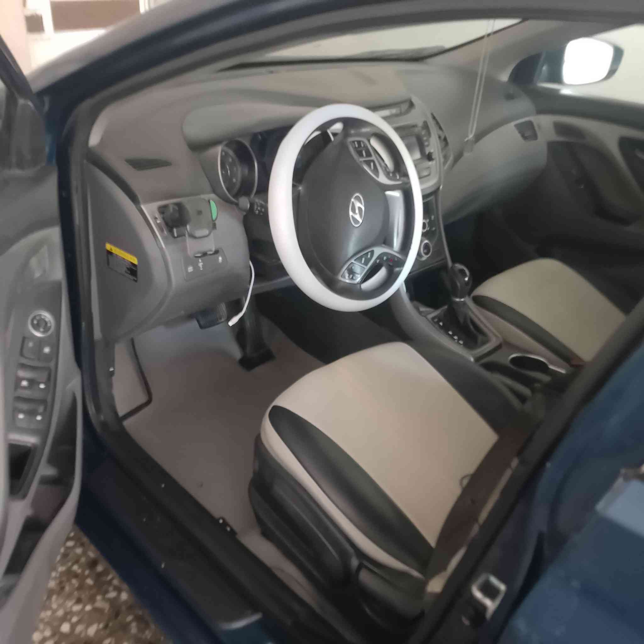 سلام عليكم الانترا وارد امريكي مديل 2015 حادثها باب لسايق وباب لخلفي تبريد تدفئة خير من الله محرك 1800 دوش لسعر 105 استفسار ***********
