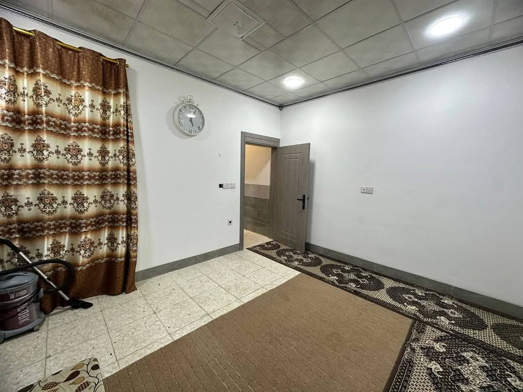 اعلان
بيت 100 متر طولاني على شارع 20 في 55 للبيع تحتوي على غرفتين نوم واستقبال ومطبغ وصحيات البيت سيراميك وسقف ثانوي البيت ملكي فول فول بناء 2025 
للاستفسار الاتصال 
*********** أو ***********
 السعر 110 وبي مجال
