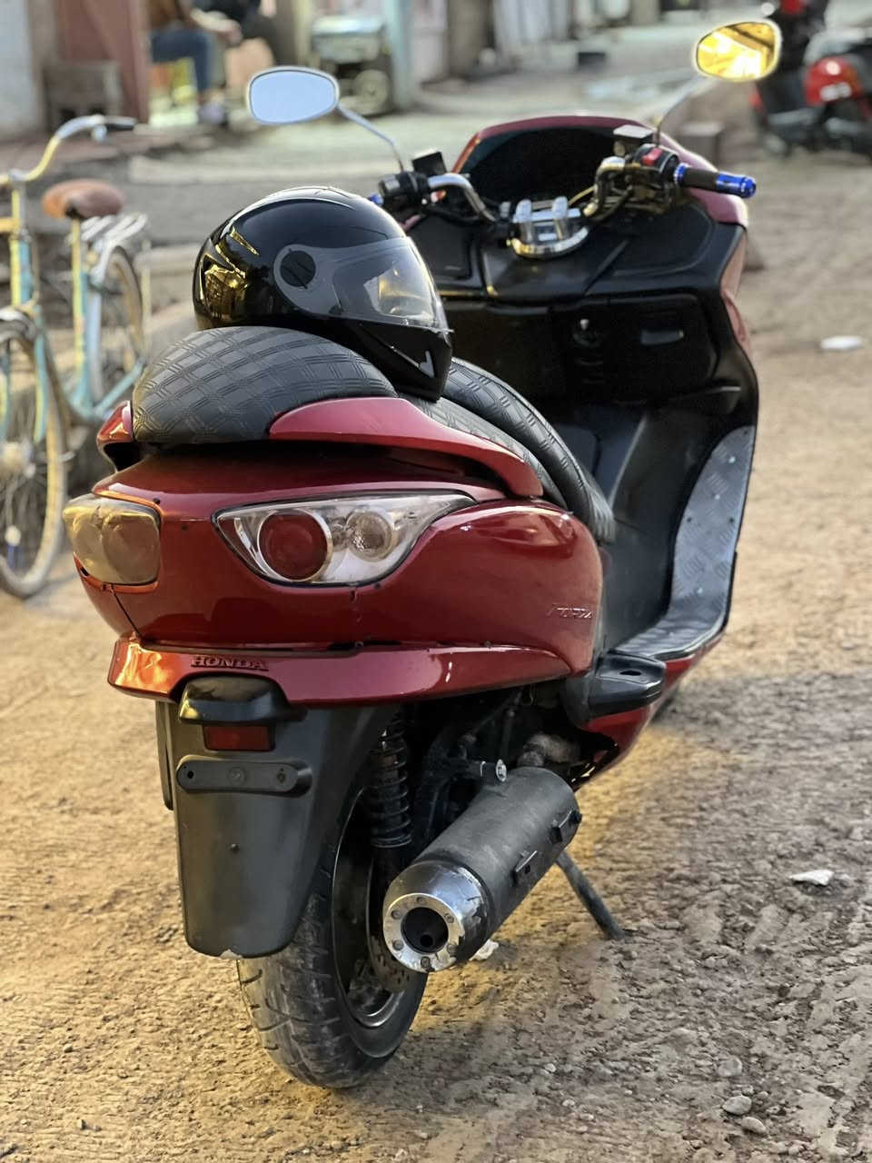 دراجه فورزه  8/0 كفاله عامه  كلشي بيهه جديد دبلات امامي خلفي كهربائيات نكره سلف فقط طوافه مال بانزين واكفه 
مكاني ديالى بعقوبه للتصال ***********
مراوس هم يرهم
