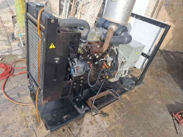 مولد بيركنز ٤ بستم بزون ١٦ كيفي معمر جديد شرط 
مكان موصل
السعر ٢٠$ بي مجال
***********
*********** موصل
