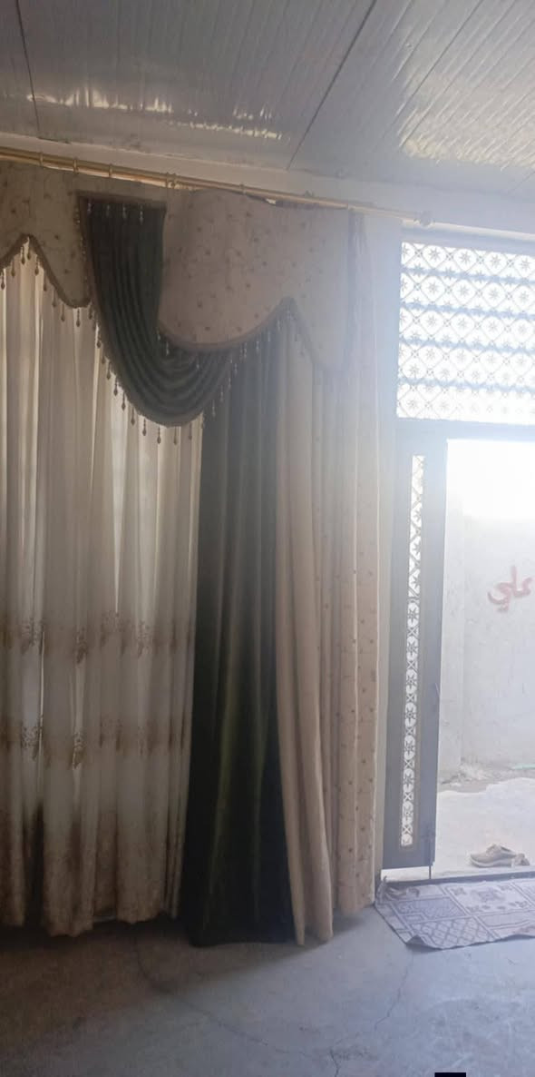 بيت 200 متر في حي المنتظر قرب مدرسة الريحانة شارع الريحانه
مسجل بالبلدية رقم 

متكون من 

غرفتين نوم  5×4

وصاله10×4

 واستقبال6.5×4

3 حمامات و2 صحيات + مناور 

بيبان شبابيك تفصال 

اساس وبناء طابوك ملبوخ ومبيض سقف سندويش 

تانكيات ماء 2

 مع 5 مراوح مع ماطور ماء

زائد مغاسله 

 مع 2 كيزرات زائد سبلت مستخدم موسم واحد 

السعر 33 وبيه مجال قليل 

الشراي يتصل***********
