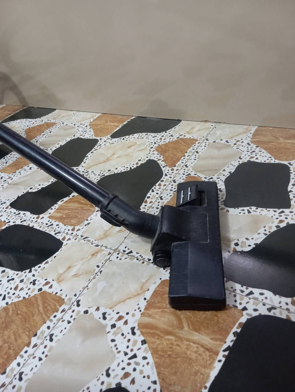 السلام عليكم
مكنسه كهربائيه متوسطه الحجم شغاله للبيع ٣٠وبيها محال للطيبين 
العنوان الفلوجه 
رقم الهاتف او واتساب ***********
