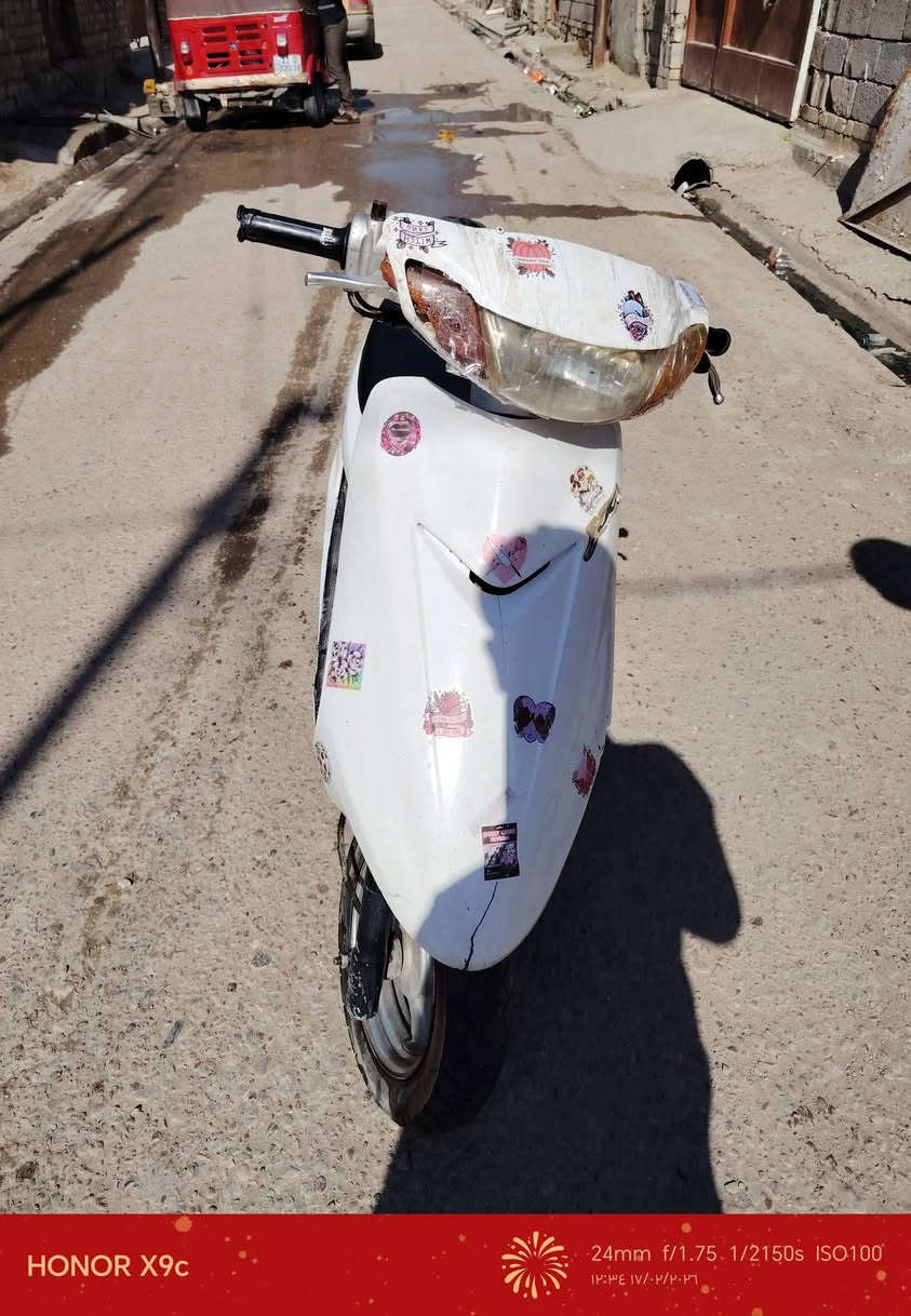 دراجة عصفورة لون ابيض شغالة كلشي تجفيت جديد جوزة جديدة و نضيفة العنوان العماري قرب حي النصر
سعر 260 و بيهة مجال
***********
