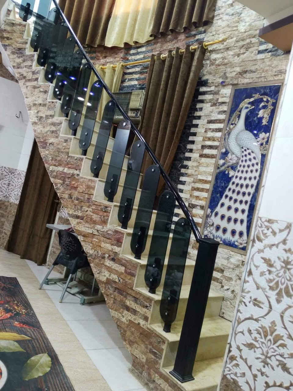 بيت 100متر للبيع🏠
طابقين 
.........
طابق الاول 
بي ساحه وحمام خارجي 
وستقبال ومطبخ حار ومطبخ بارد وصال وحمام داخلي مكشوفه وغرفه 
..........
الطابق ثاني 
بي حمام وغرفتين وصاله 
......
موقع البيت 🛣️
ميلاد فاو حي الاساتذه قريب ع مستوصف جوادين همين قريب ع مدرسه ام كتاب 
........ 
للتواصل 📲
خاص او علئ رقم واتساب 
......
***********

