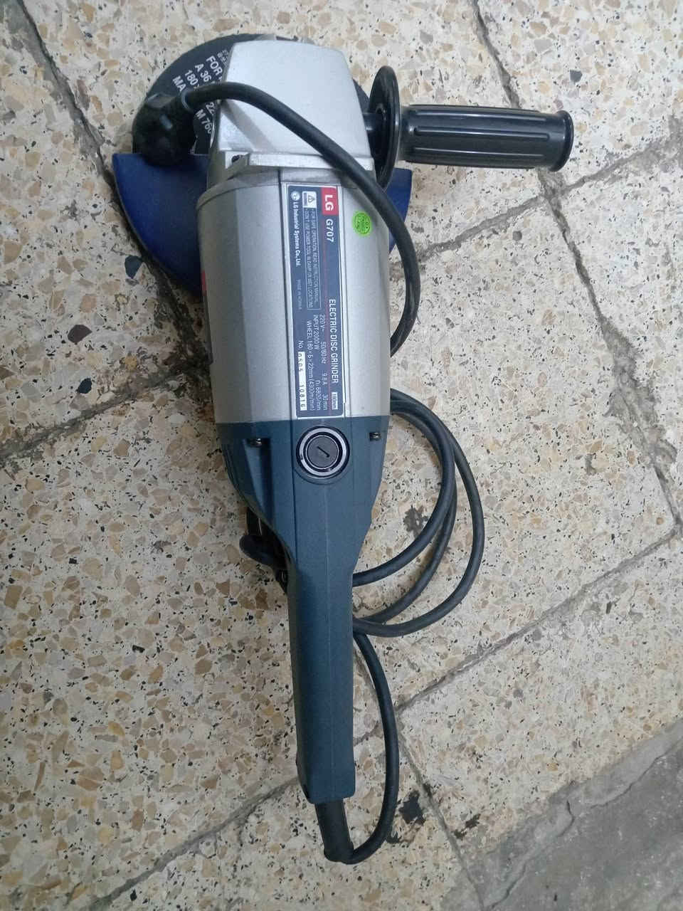 كوسره اصليه كوري الصنع ثقيل للبيع جديده بالكارتون السعر ٦٠ وبيه مجال لاستفسار الاتصال على الرقم *********** مكانه الكوت الكريميه
