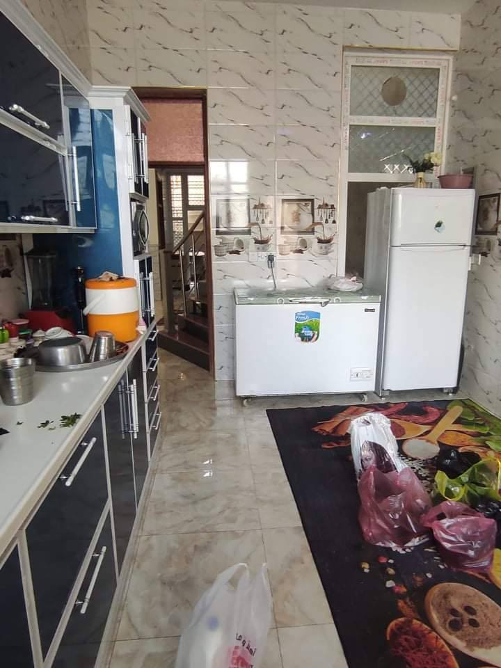 بيت بناء حديث للبيع وموقع مميز
 في حي الجامعه في شارع هدى سجاد 
 المساحه 200 الواجه 8 والنزال 25 ...4غرف نوم 2صاله. واستقبال وصحيات عدد3  ومطبخ وكراج 8..أمتار  للاستفسار الاتصال ***********
موجود وتساب ديوانية, القادسية
