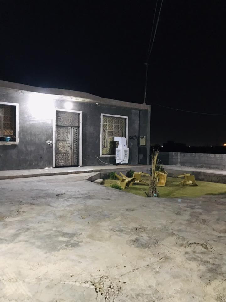 سلام عليكم
بيت البيع موقع البيت شراع 
طابو سند 25 تحويل مباشر
  مساحه 450 الكليه مساحه البناء 187 على شارع 11 البناء جديد 2024ملاحضه اخلف لبيت 3ونص متر ترك خدمات فول ماء كهرباء كله ريسيه 
بناء بلوك درجه اولى مكون لبناء من غرفتين وصاله وديوان ومطبخ وحمامات 

       سعر 90 مليون وقابل لتفاوض التواصل ***********
