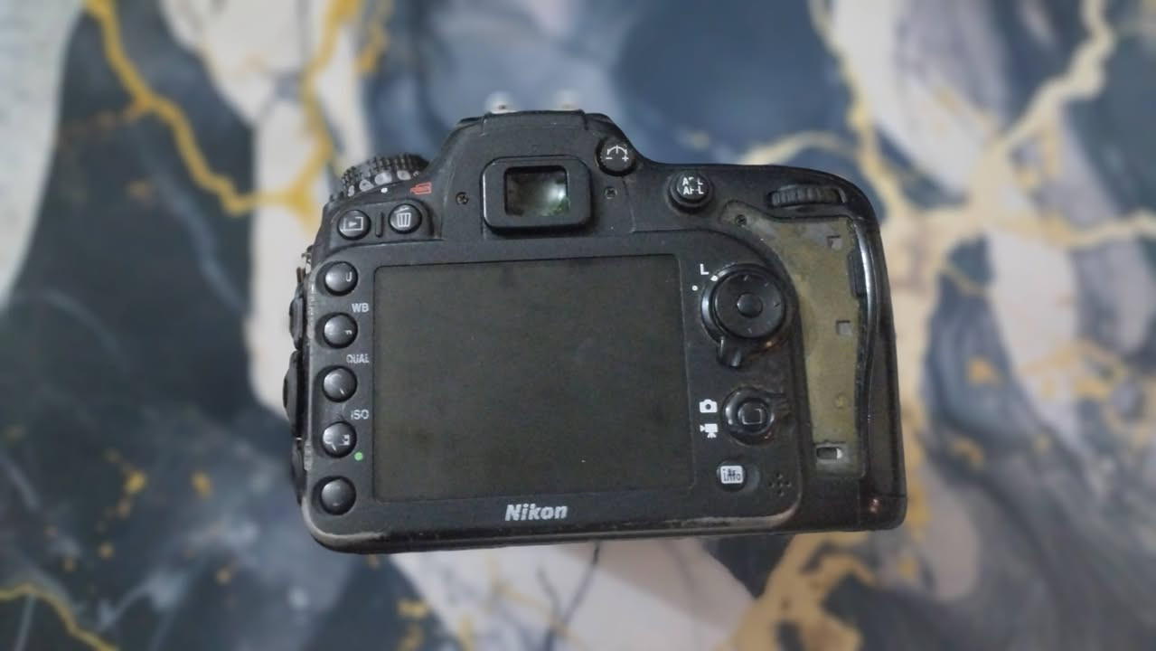 كاميرات مستعمله للبيع 
Nikon D7100

Canon EOS 700D

بدون ملحقات 
انطي سعر وبالعافية عليك
الرد على الواتساب 🤍
***********

