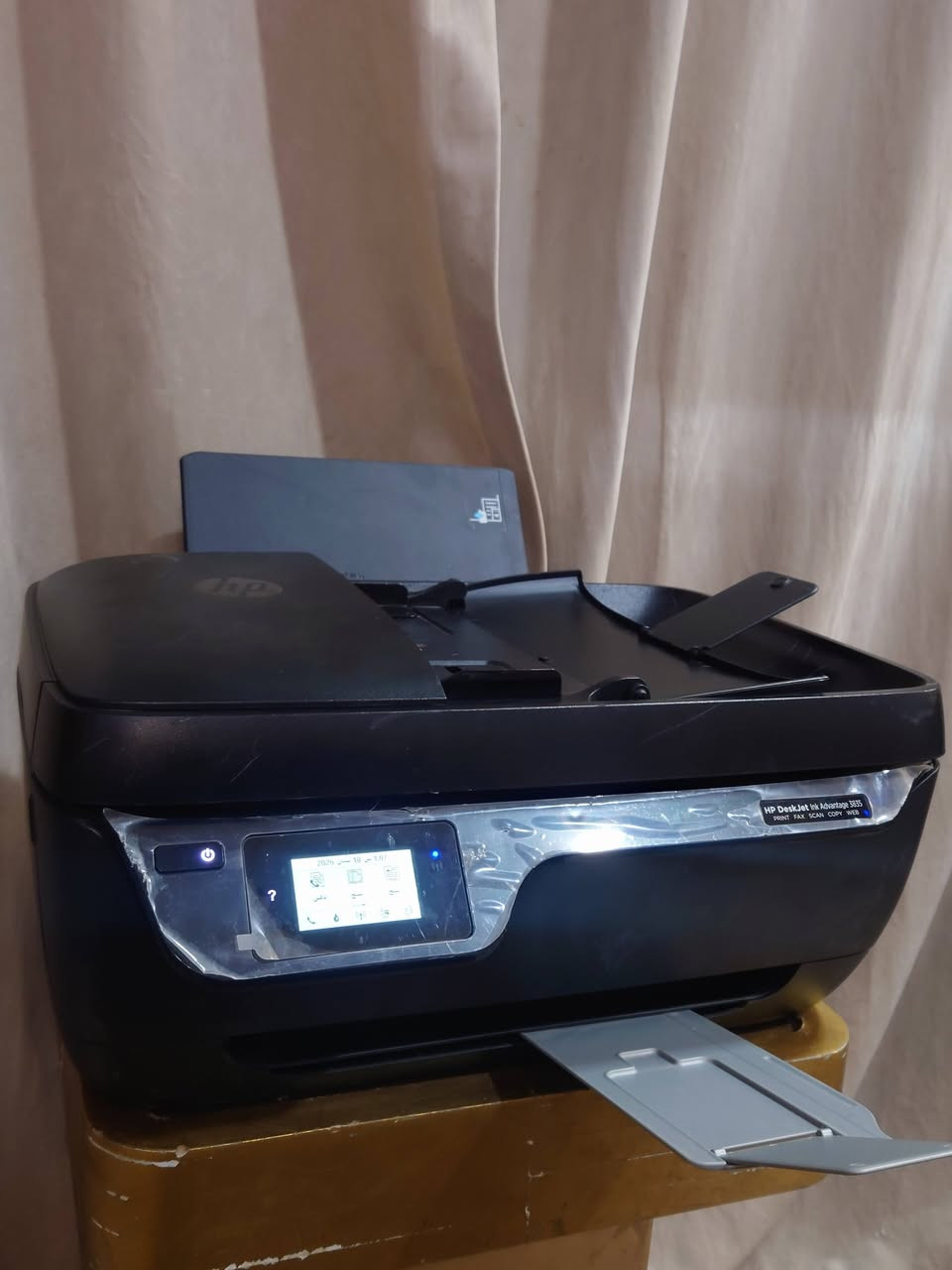 السلام عليكم
طابعة hp deskjet ink advantage 3835
طابعة مناسبة للاستخدام المنزلي طباعة الصور والملازم والاستنساخات

الحبر سائل بنظام الكاترج رقم الكاترج hp 652
تطبع عادي وملون
بيها استنساخ وفيدر وسكنر
تطبع من الموبايل عن طريق الوايفاي
بيها شاشة لمس ولغة الطابعة بالعربي 

السعر 65 الف وموجود توصيل


**إذا كنت صاحب هذا الإعلان وتريد حذفه لأي سبب، رجاءا أرسل رسالة إلى الدعم الفني**