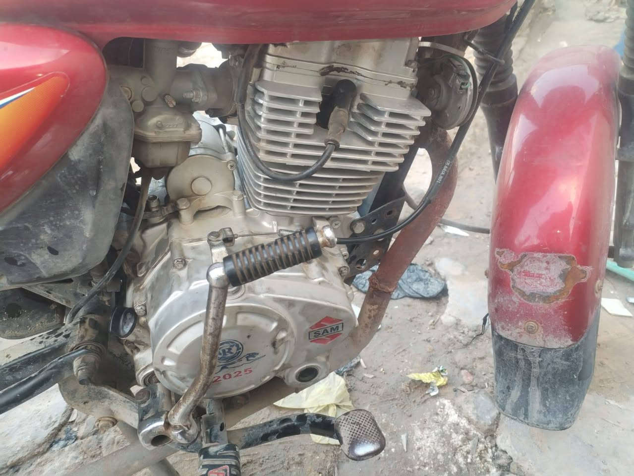 سلام عليكم بوكسر نثية موديل ٢٠ رقم سنوية انكليزي محرك جديد بس بي صوت كرنك كهربائيات كلهة شغالة سعر ١٣٠٠ وبيهة مجال عنوان الحيانية رقم الهاتف ***********
