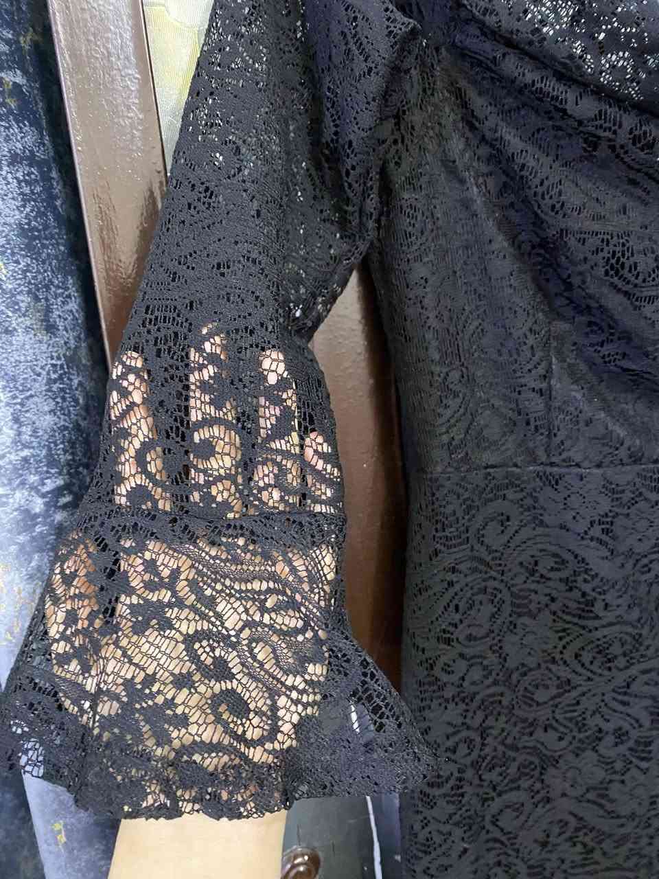 هلو بناتي  فستان الاسود ماخذته ب30 اريده ب20  والابيض مال عقد لو عيد اخذته ب50 اريدن ب25 ونبي لابستهن مرا وحده الاثنين ومكاني شعب بس ماعندي توصيل 🫣🫣🩵


**إذا كنت صاحب هذا الإعلان وتريد حذفه لأي سبب، رجاءا أرسل رسالة إلى الدعم الفني**