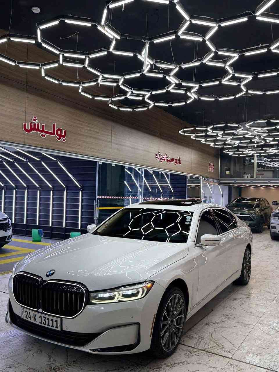 BMW الفئة السابعة (G70)
موديل 2022 
مواصفات فول 
ابواب شفط
كراسي جلد تدفئة وتبريد 
ستيرن هيترات
تبريد مركزي
داتا شو 
اضاءه داخليه LED متغير الالوان
قيادة ذاتيه اثناء الضباب
اوتو بارك
اوتو ستوب
الشاشه الوسطيه تستقبل الاوامر على حركة اليد 
سقف بانوراما قطعتين
الصندوق شفت ويفتح على حركة الرجل 
بردات كهرباء
نظام السياره جكات
رقم مميز 
ماشيه 74 الف ميل لكن السياره جديده جداً
للاستفسار :
***********
*********** بغداد, العراق
