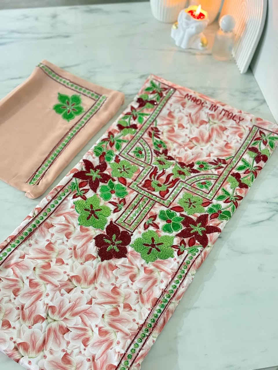 مخور حرير إيطالي VIP ✨
فول تطريز 🧵 فول لمعه ✨
توصيل جميع محافظات العراق 🇮🇶 بغداد, العراق


**إذا كنت صاحب هذا الإعلان وتريد حذفه لأي سبب، رجاءا أرسل رسالة إلى الدعم الفني**