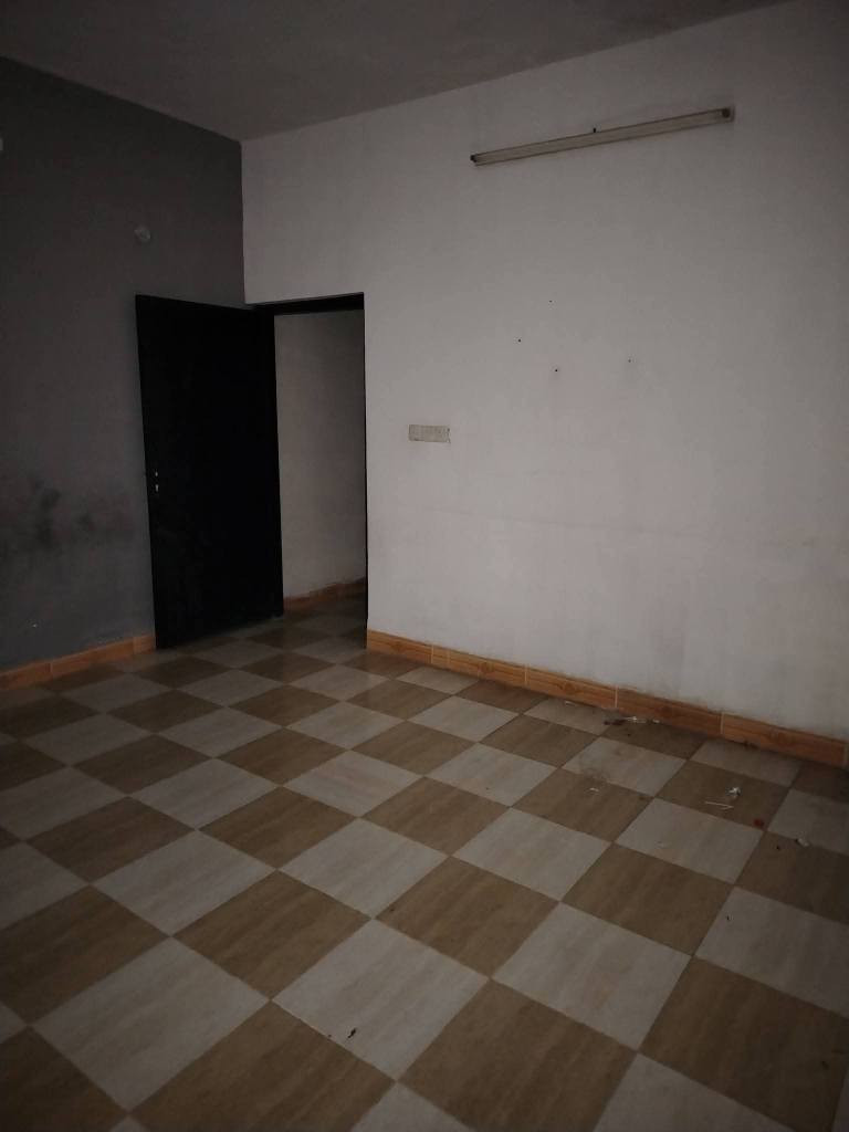 دار للايجار طابق ثاني 100م
 سعر 175الف ماء وكهرباء على صاحب الدار

 كركوك بين حي النصر والقادسية خلف حلويات الشام شريط المرور 

 للتواصل
***********
*********** ابو مصطفى يايجلي كركوك, العراق
