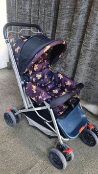 عربة أطفال • نظيفه • استعمال قليل