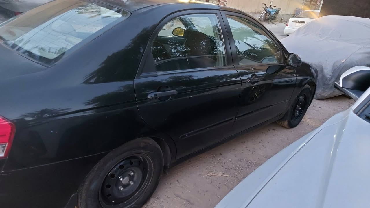من رخصة الادمن
كيا اسبكترا ٢٠٠٧ باسمي بغداد وارد امريكي الحادث جاملغ خلفي جهة السائق فقط جرا د بنيد وقمارة وصندوق خفيف المحرك جيد الصدر جديد تبريد تدفئة ممتاز  المكان بغداد الكريعات السعر ٨٢ ورقة وبيها مجال للطيبين
الهاتف ***********.
