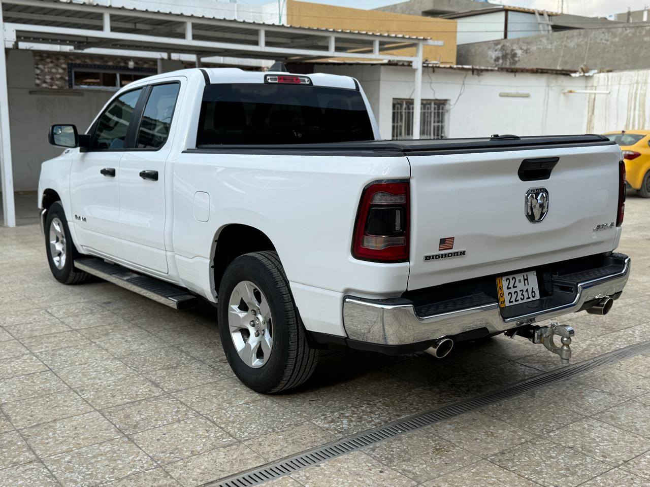 السلام عليكم رام 2023 رقم اربيل بسمي 6 سلندر باب قصير بيه جاملغ السائق فقط بدون دواخل بدون ايرباك سيارة جديدة جدا وجاهزة ما اي نقص محرك كير مكفولات سيارة على وضع الشركة ماشية 47 كيلو للاستفسار *********** السعر مناسب 245 ورقة مكان بغداد
