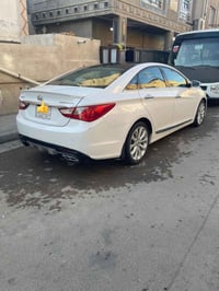 للبيع سوناتا موديل 2011 كفاله عامه السياره عدا الدعامية الاماميه مصبوغ...