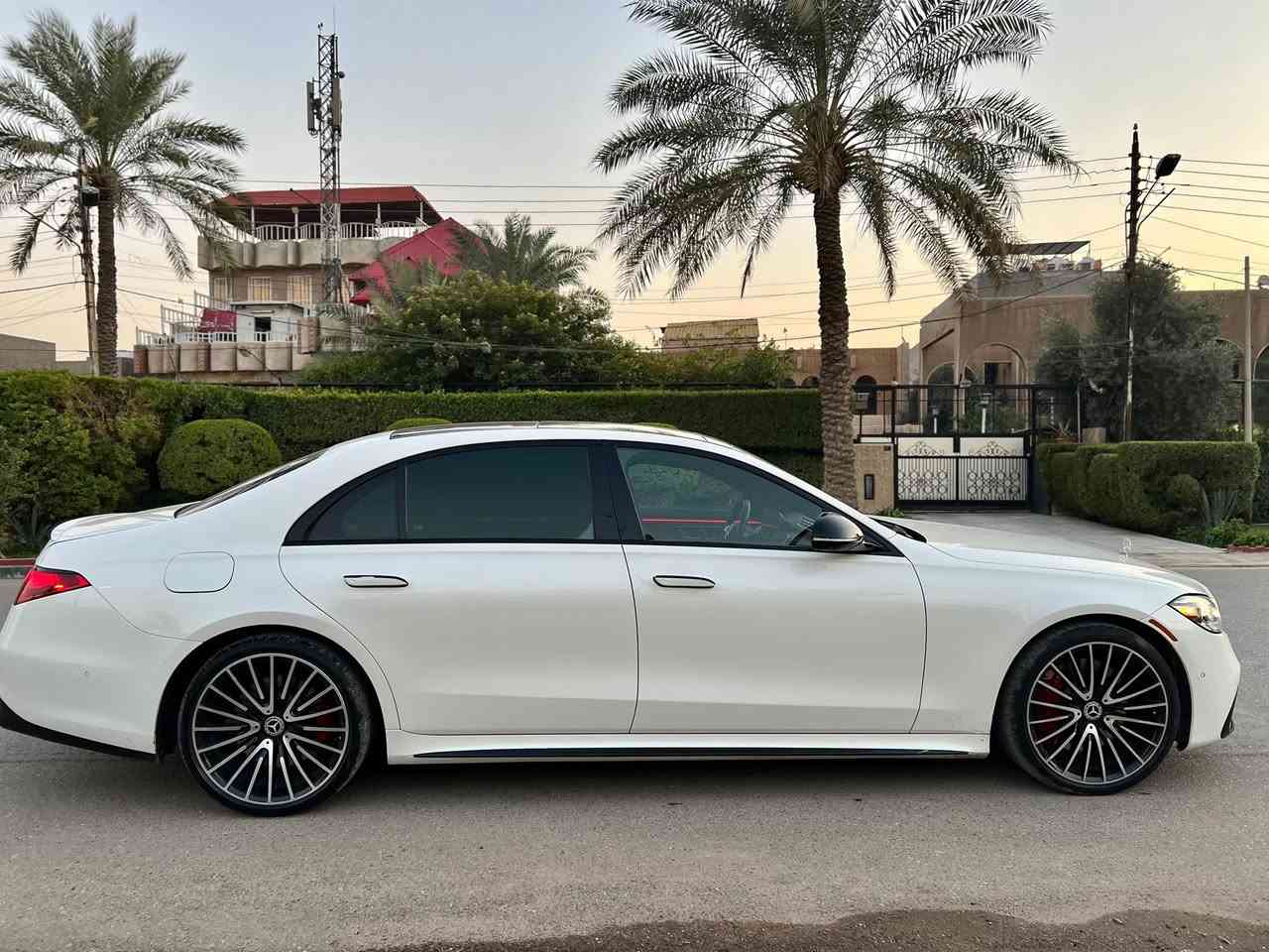 سلام عليكم اخوان
مرسيدس S500 موديل 2023 رقم اربيل باسمي 
صبغ جاملغ خلفي فقط بدون دواخل بدون ايرباك 

 ⋘مواصفات السيارة⋙
—   سماعت رأس لاسلكية عدد 2
__داخل جلد احمر 
—  كاميرا 360 درجة
—  شاشة عرض ثلاثية الأبعاد للسائق
—  عجلات AMG خفيفة الوزن متعددة الأضلاع 53.3 سم (21 بوصة)
—  ناقل حركة 9G-TRONIC
—  إضاءة محيطة نشطة
—  مساعد المسافة النشط ديسترونيك
—  مساعد الحفاظ على المسار النشط
—  مساعد الركن النشط مع باركترونيك
—  مساعد التوجيه النشط
—  مساعد الإضاءة العالية التكيفية المعزز
—  الاتصال المتقدم المعزز
—  حزمة جودة الهواء
—  حزمة AIRMATIC
—  إضاءة محيطية
—  تصميم هيكل AMG
—  سجادات أرضية AMG
— طراز  AMG
—  أندرويد أوتو
—  نظام إنذار ضد السرقة
—  أبل كار بلاي
—  معرف المستخدم الحيوي (بصمة الإصبع)
—  نظام فرامل مع أقراص فرامل أكبر
—  نظام الصوت المحيطي ثلاثي الأبعاد بورمستر
—  وسادة هوائية مركزية
—  كونسول وسط بتشطيب بلوري أسود
—  مقاعد أمامية وخلفية مكيفة
—  مساند رأس أمامية مريحة
—  وحدة اتصال (5G) لاستخدام مرسيدس مي كونكت
—  إضاءة أمامية رقمية مع وظيفة الإسقاط
—  راديو رقمي
—  ستارة شمسية مزدوجة
—  مقعد السائق قابل للتعديل كهربائياً مع وظيفة الذاكرة
—  حزمة مساعدة السائق
—  ستارة شمسية كهربائية للنافذة الخلفية
—  مقاعد خلفية قابلة للتعديل كهربائياً بما في ذلك وظيفة الذاكرة
—  لوح MBUX خلفي
—  ذاكرة خلفية
—  حزمة الذاكرة
—  مساعد الركن بالذاكرة
—  نظام الاتصال الطارئ من مرسيدس-بنز
—  مقود متعدد الوظائف من الخشب والجلد
—  شاشة OLED مركزية

السعر 820 ورقة وبي مجال 

للاتصال *********** 

مكان سيارة بغداد
