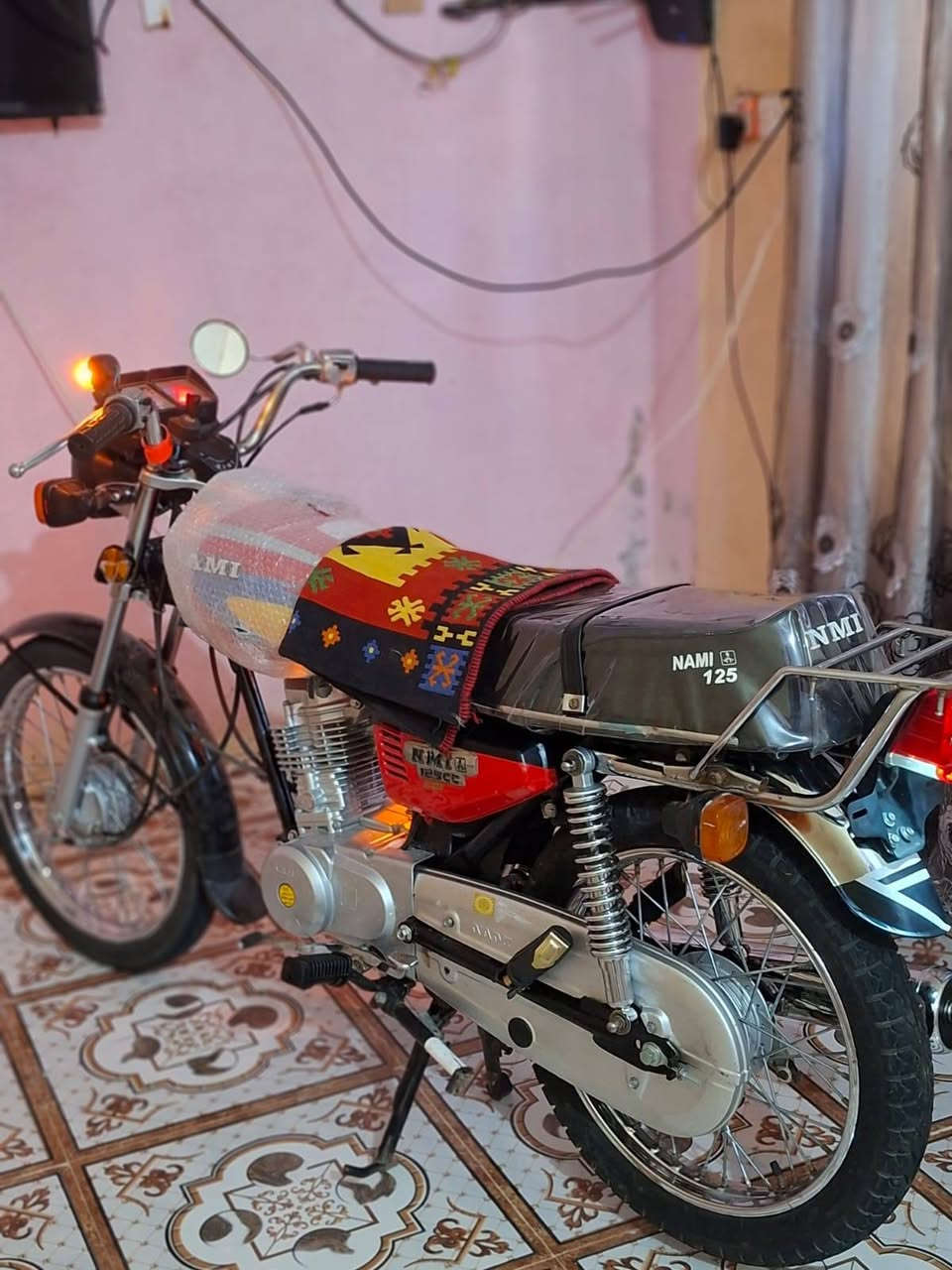 السلام عليكم دراجه للبيع اوراق مديل ١٧ تعمريها ٢٥ سعرها ٩٠٠ وبيها مجال وهذا رقمي *********** والخاص مفتوح
