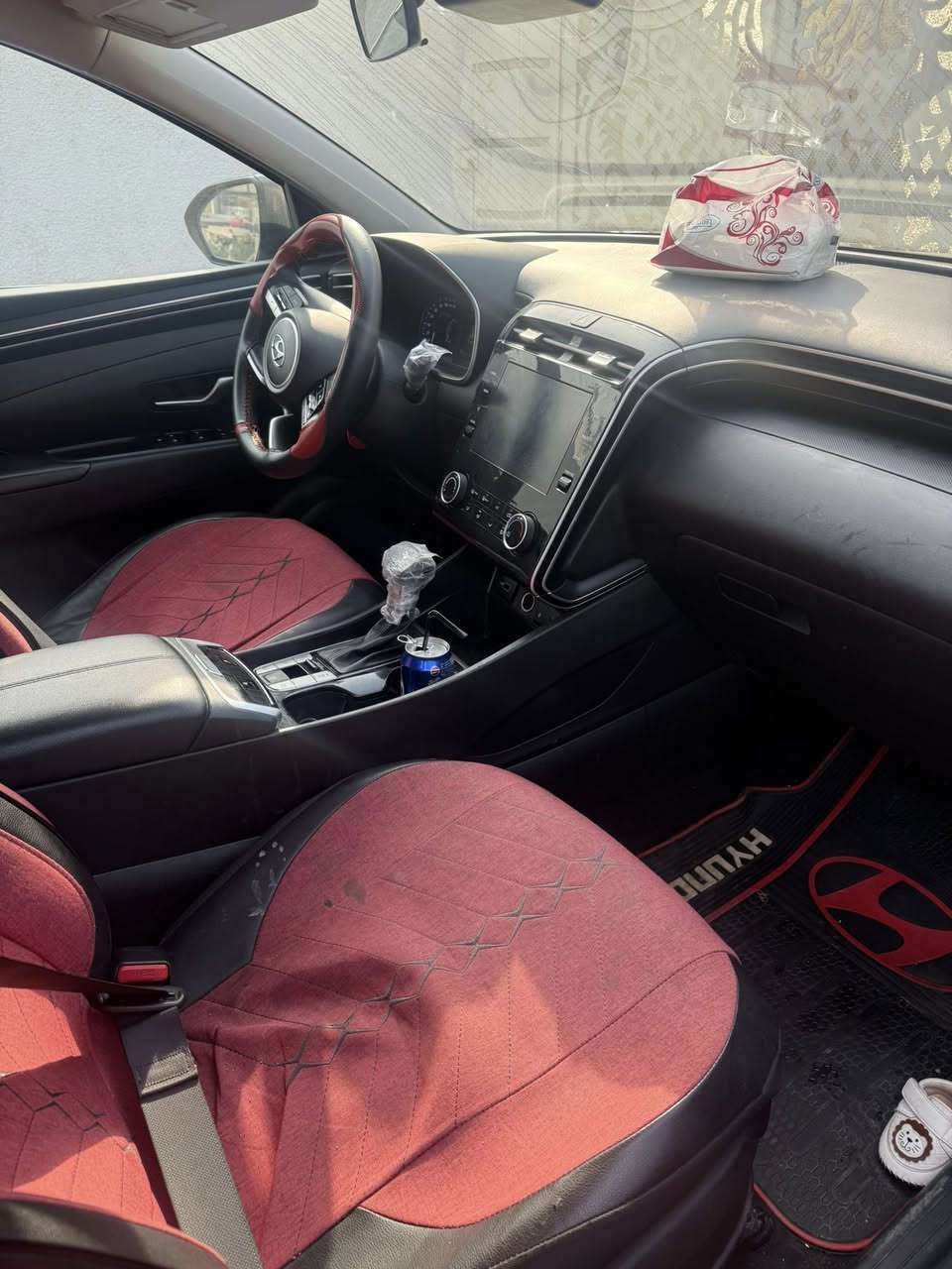 سلام عليكم 
توسان وارد امريكي. 
موديل. 23
فول مواصفات كلشي البالك
عده الفتحه / بنراما 
حادث بس الصندوك كد شبر مصلح 
درجه اولى 
مكفوله عده  طخه
رقم بغداد ابسمي تحويل ثاني يوم
اني مستوردها   بدون ايرباك باقي سياره كله مكفوله ليبل واحد حتى بك لايت نفسه مالته موجود جديده بكل معنى الكلمه وبل عافيه على الي ياخذه مال جناي وبدون اي دواخل فقط قبق جنطه شرط فحص موصفات بصمه جنطه كهرباء كراسي كهرباء تحديد مسار نقطه عمياء تشغيل عن بعد كار بلي اوتو بارك قياده ذاتيه توقف عند الطورئ حساسات  رادرات تحكم استيرن  سايد بريك دكمه وبعد بيه موصفات هواي سياره كله على وضع شركه مامفتوح بيه برغ
السعر. 190 $
للتواصل. *********** / وتساب 
مكان السياره / بغداد / مدينه الصدر
