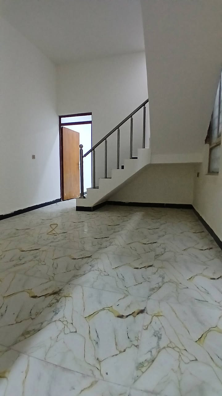 على بركه الله 
بيت للبيع دوانم المعمل 
مساحه ١٠٠متر طابقين يتكون ٢غرف نوم شغل كلش حلو 
موقع البيت قرب سكله كمال الهراط
للاستفسار اكثر اتصل 
***********
او مراجعة مكتب زمزم
