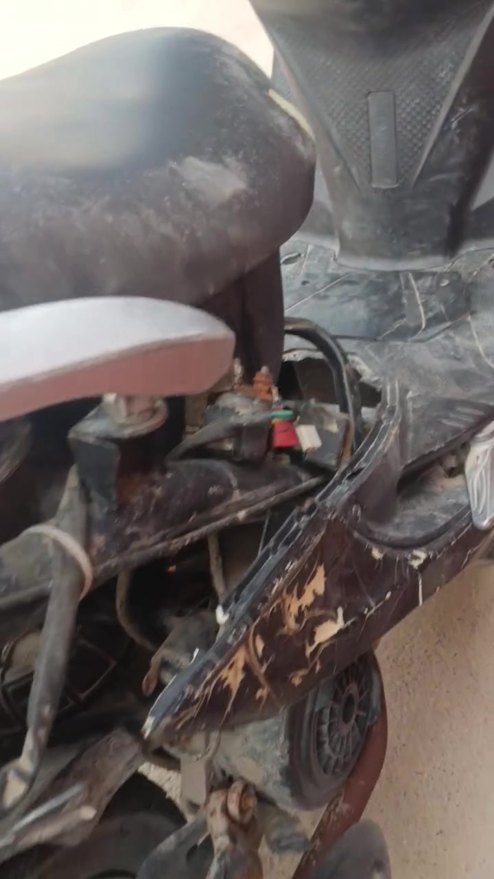 سلام عليكم شبابنه الطيبين دراجه سكنس صيني 
كوم حديد شغاله مجفته قبل فتره سعر 175 وبيه مجال *********** عنواني ناصريه قلعه سكر
