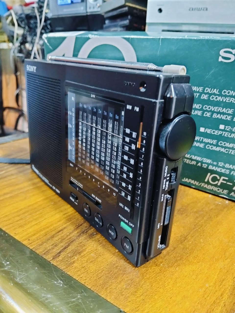 راديو سوني SONY
صناعه ياباني صنع سنة 1987 
جهاز بالكارتون مع كتلوك وسماعة اذن ومقوي البث 
استخدام جداً قليل 
موجات الراديو 12 موجه 
سحب ممتاز للمواجات 
يعمل باتري قلم عدد 4 
يوجد فديو بالمنشور يوضح التشغيل 
للحجز المراسله على الخاص


**إذا كنت صاحب هذا الإعلان وتريد حذفه لأي سبب، رجاءا أرسل رسالة إلى الدعم الفني**