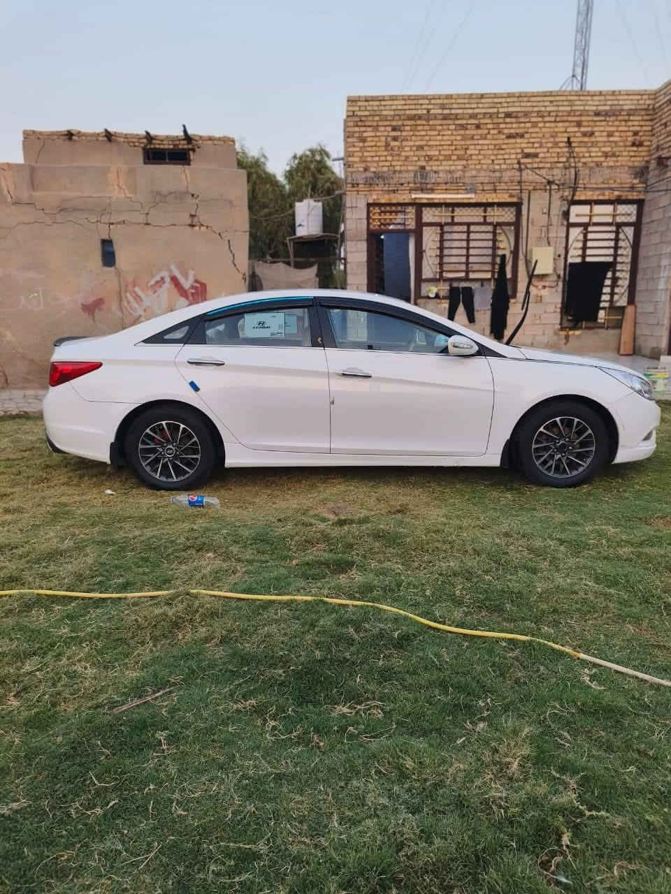 السلام عليكم ...
(سونار ورفق بصوره) 

هونداي سوناته 2012 خليجي  

الموصفات 

محرك 2400 دووش 

كير اتوماتيك 6نمر 

شاشه كامره 

داخل صحراوي عسلي 

تحكمات ستيرن

نظام ايكو 

شفتات ستيران 

مرايات شفط واشاره

حساسات خلفيه

تبريد قطعتين 

بلوجترات

ويل كب  وتخم تاير جديد

⚔️سياره جاهزه من كلشي 
السعر 119وبيه مجال
‏‪***********‬‏

