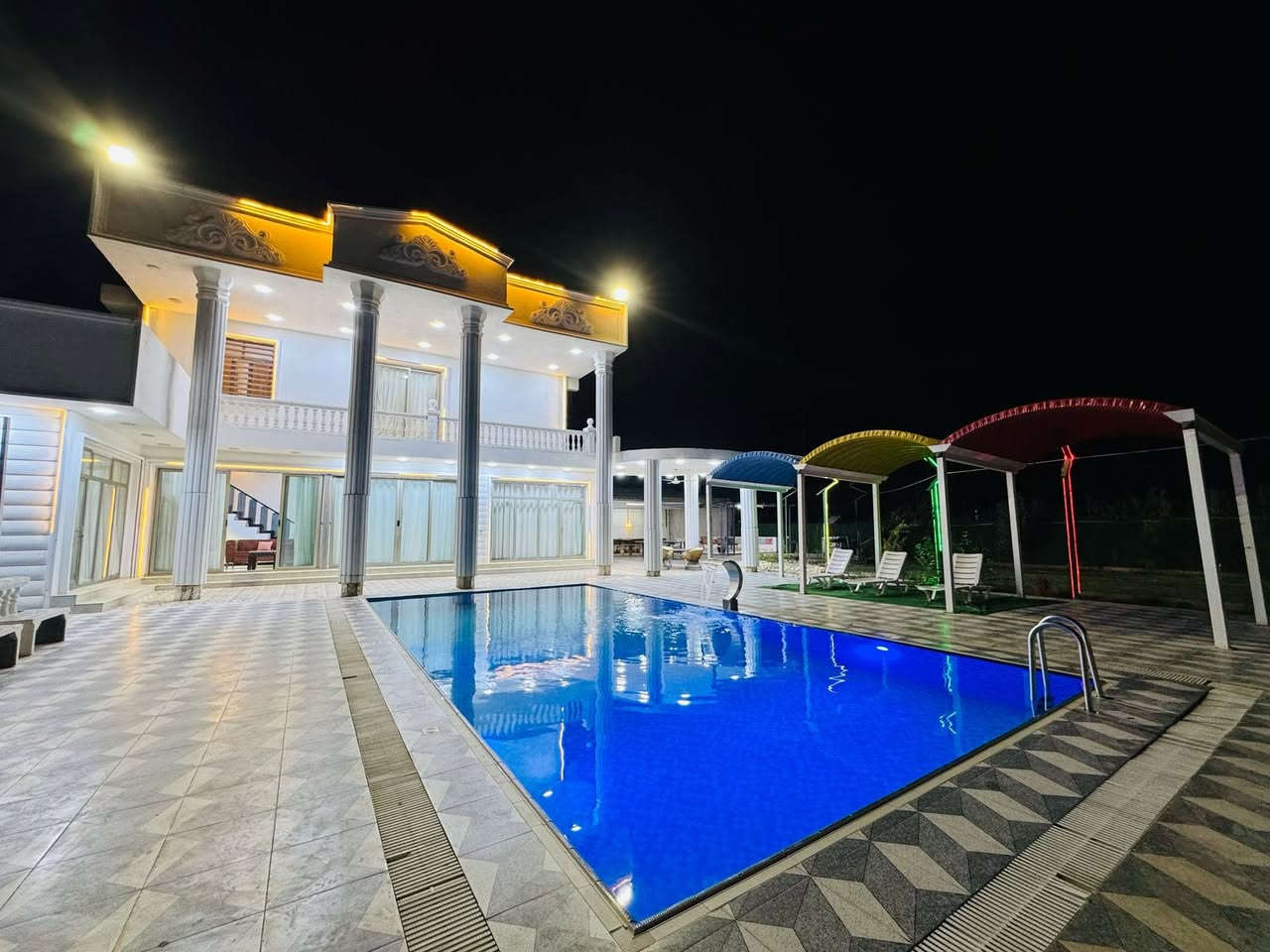 .
يتوفر حجوزات العيد بمزارعنا
 (موثقين ع تطبيق اجرلي) 
***********
العنوان: بغداد رضوانيه بظهر مطاربغداد الدولي
15 د عن حي جهاد ♦️30 د عن الدوره  

تفاصيل المزرعه
■غرفة نوم عدد 2 
◽️صاله ومطبخ وصحيات 
■مسبح للكبار 
■العاب للكبار - ميز بليارد - ميز منضده 
ملعب قدم -ملعب سله 
■العاب للصغار 
■حديقة كبيرة  
■ادوات للشوي ومكان شوي كامل 
■جلسات خارجية
 ■كراج داخلي 
■كهرباء ع مدار 24 ساعة
 ■انترنيت مجاني مفتوح 

■يرجى الالتزام بالشروط :
●غير مسؤولين عن اي حادث عرضي او غرق 
●يرجى المحافظة على نظافة المكان والممتلكات و اخذ تعويض بحاله ضرر اي ممتلكات🔺
