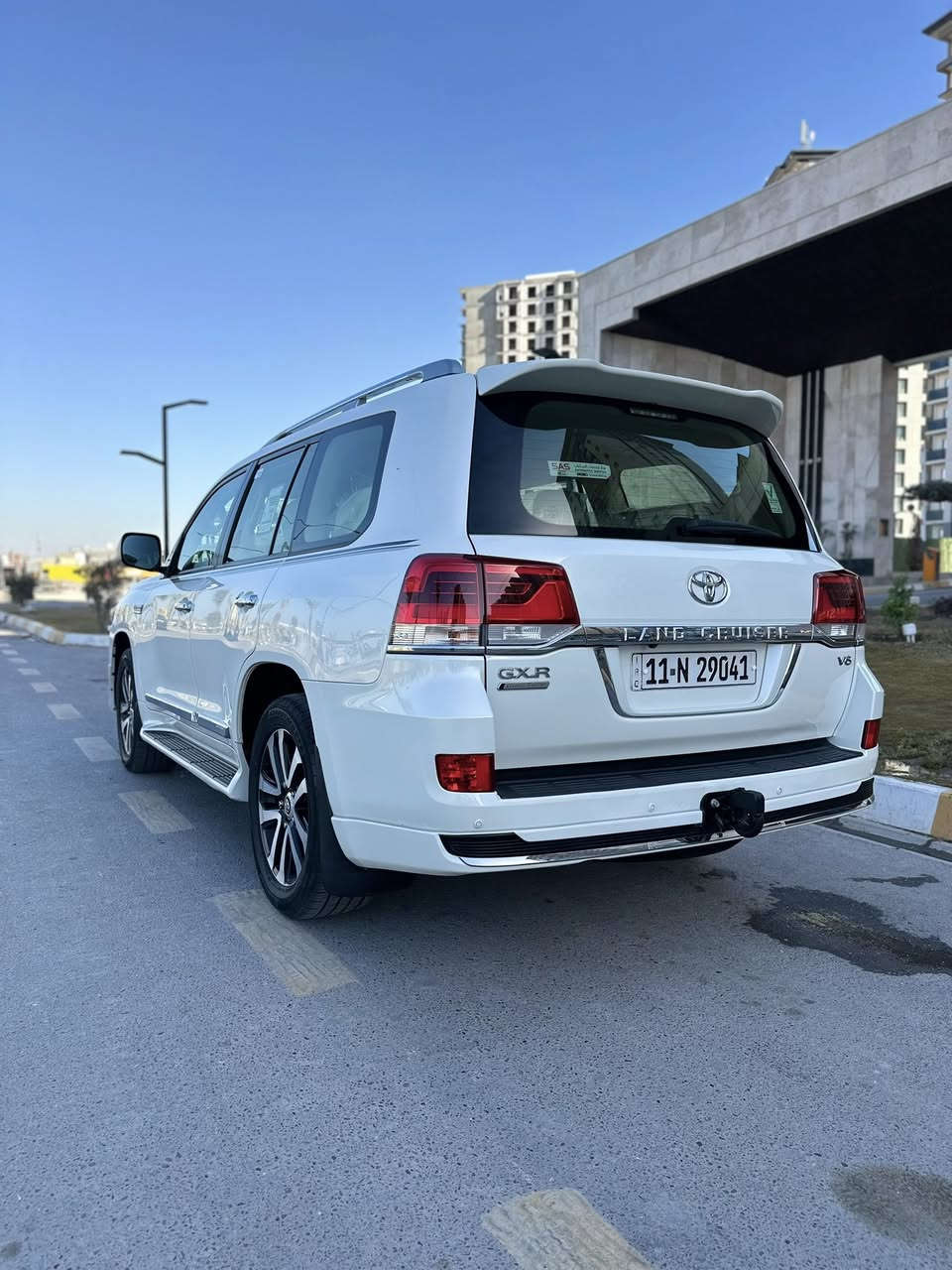 لاندكروز موديل ٢٠١٩ سازب باب اول ماشيه ١٠٠ رقم بغداد باسمي
السلام عليكم لاندكروز 2019مكفوله جديده على وضع شركة 
ضمان شركة ساز  SAS فول مواصفات شرط الفئه الاولى GXR 
رقم بغداد انگليزي  باسمي 
مكفولة من  صبغ تبديل حته دعاميات اصليه شركة 
محرك 6 سلندر 4000 ماشيه 100   الف  بدون اي نقص جديده جدا محرك كير حدادية تخم تاير كفاله  
  مكان السيارة بغداد الكرخ
***********
السعر 500$  خمسون الف دولار بيها مجال
