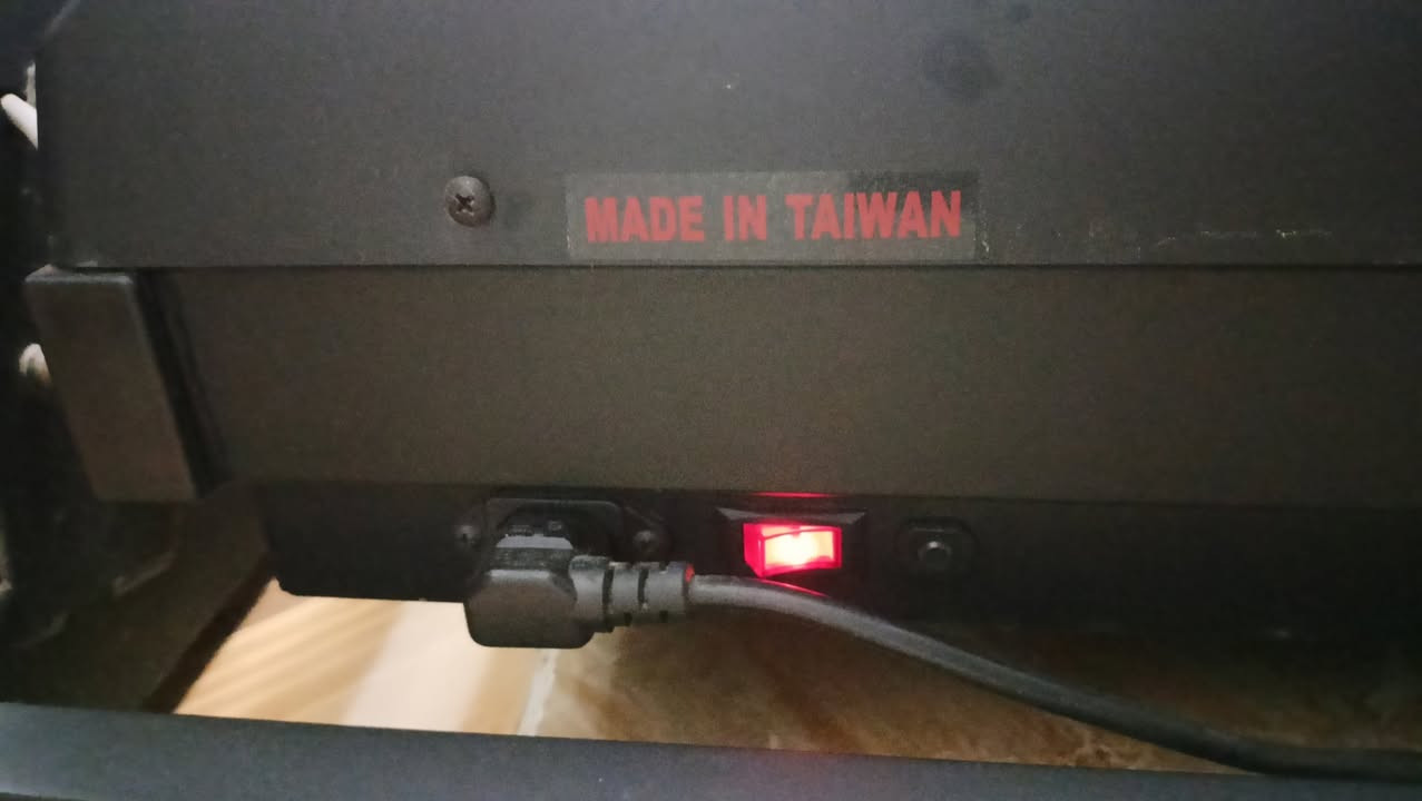 *موديل sportek st960 
* الجهاز تايواني وليس صيني 
*الجهاز استعمال بسيط
 * قابل للطي لتوفير المساحة حال عدم الاستعمال ( طوي هيدروليك ) 
*كل البرامج ( مع بيان: السرعة / الكالوري / النبض/ المسافة المقطوعة/ الوقت ) * حساسات في اليد لقياس النبض
 * غير مصلح ولم يصل صيانة
 * معدن صلب 
* نرحب بالزيارة للمعاينة و جرب براحتك - حي عدن - هاتف 0795328882 ابو رامي
 * للعلم سعر الشراء 385 وسعر البيع الأن 175 نهائي لعدم التفرغ


**إذا كنت صاحب هذا الإعلان وتريد حذفه لأي سبب، رجاءا أرسل رسالة إلى الدعم الفني**