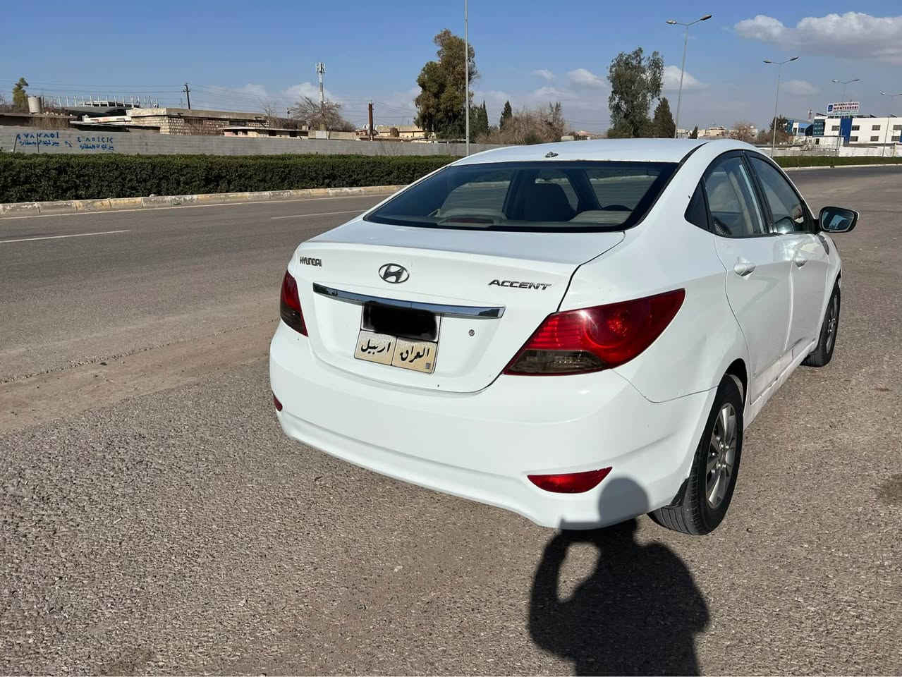 اكسنت ٢٠١٢ لون ابيض بجم و خلفي كبس بى اربع قطعةو نص بس رش بدون دواخل كلشي بشرط سيارة باسمي تحويل بشرط مكاني اربيل 
***********
چوار پارچةو نيو سبوغ بى ژورى 
پيشو پشتى كةپسة بةناوى خومة سةيارةكة جوانة 
شوين هةولير أربيل, العراق
