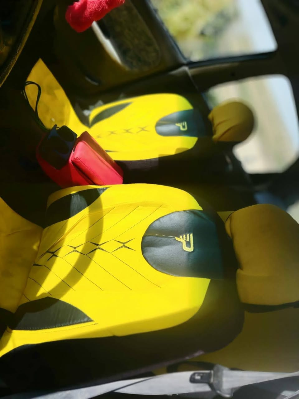 السلام وعليكم اخواني  عندي سياره صاحبها يكولون بلطوز اسم صاحب السياره حميد حمودي عبدالله الجبوري ياريت الي يعرفه ينطيني رقم تلفونه وهاذ رقم تلفوني ‏‪0773 590 3614‬‏ ولكم الأجر ولثواب يرهم بيع ويرهم مراوس سنويه موجوده وبيها وصل ستلام لوحات وسنويه
