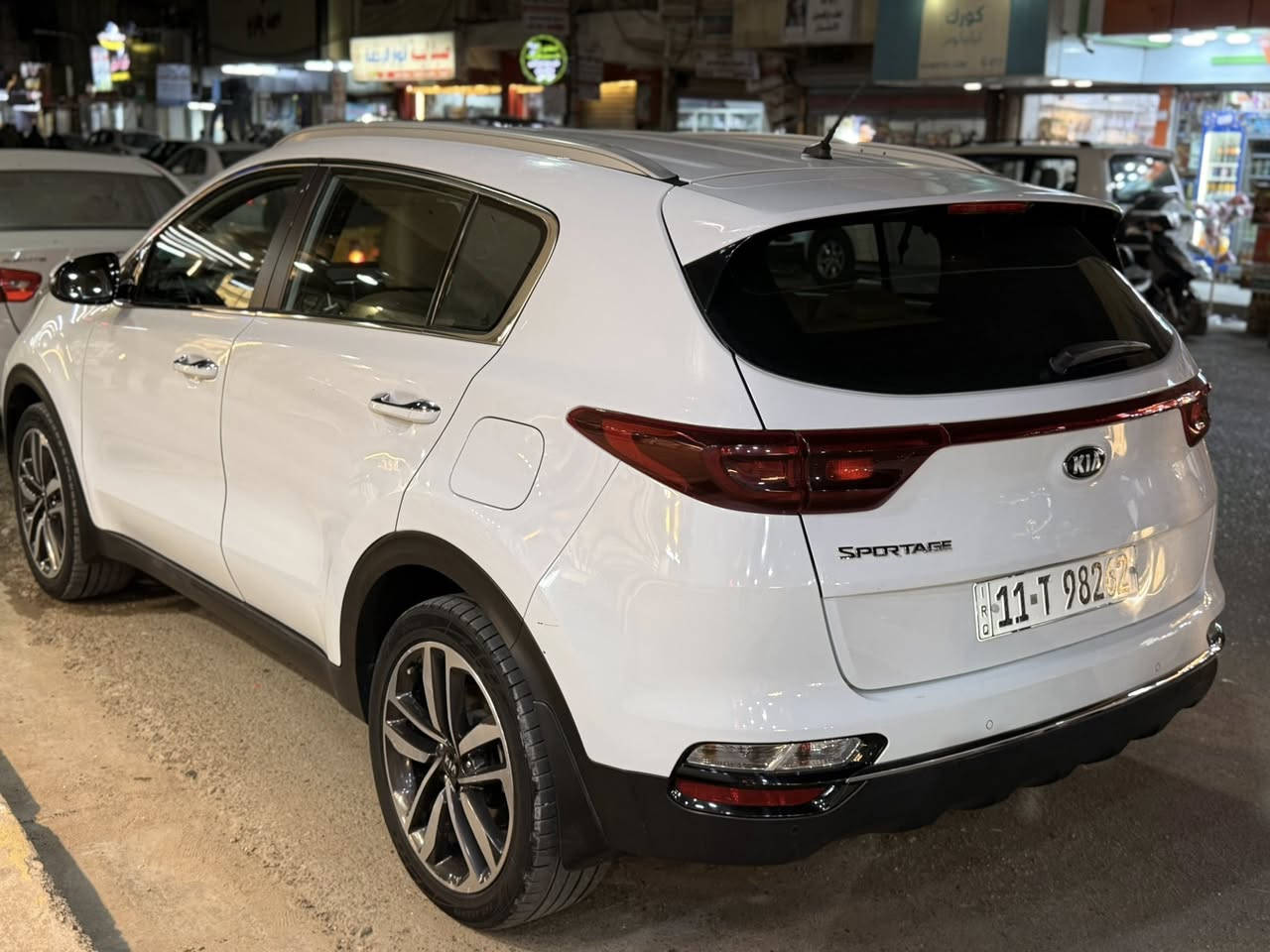 السلام عليكم للبيع كيا سبورتج خليجي 2020 مكفولة ماشيه 93 الف كيلو بيها بارد قليل قبق الجنطه مكانها بغداد المحموديه
***********
205 وبيها مجال قليل
