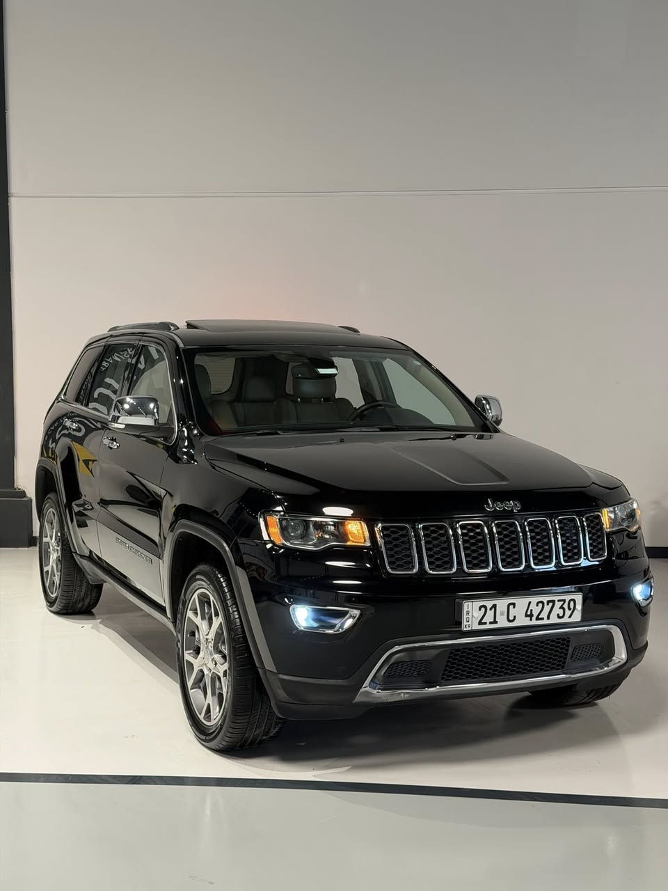 السلام عليكم للبيع جيب موديل 2021امريكي كلين تيتل السيارة فول مواصفات لمتدد
فول مواصفات لمتدد 

جكات تصعد وتنزل 

كشنات كهرباء 

كشنات جلد 

كشنات تدفئه  

كشن ذاكرة 

ستيرن كهرباء + هيتر 

اطفاء ذاتي 
 

شاشة كبيرة + كامرة  

نقطه عمياء 

سقف سلايت 

12 سماعه 

صندوك كهرباء 

اشاير بالمري + كهرباء 

حساسات امامي خلفي 

فور ويل

ماشية ٧٠ الف حقيقي 

قطعتين تبريد 

السعر ٢٨٠وبيها مجال خفيف 

تخم تاير جديد 
 
سياره كلين تايتل بدون صبغ   بدون تبديلدعامي لل دعامي بدون صبغ

رقم سليمانيه تحويل ثاني يوم 

سنوية جديدة 

مكينه كير كفاله عامه 
 

مكان السيارة سليمانيه 

0772 152 7574
